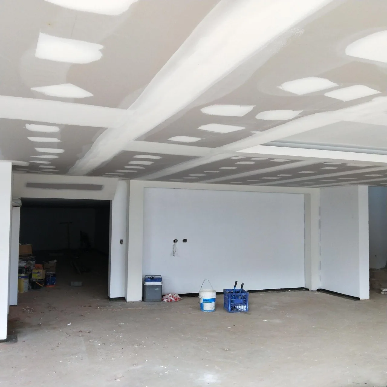 Commercial ceiling plastering set and joint-finished, ready for paint — Sydney installation